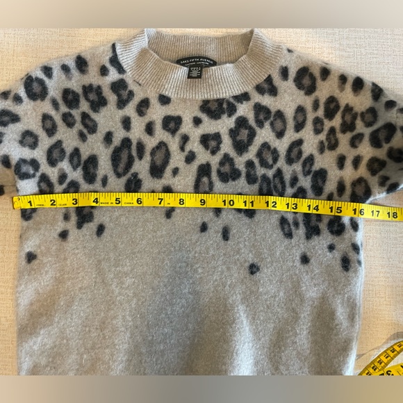 Saks Fifth Avenue 100% Cashmere Grey Leopard Print Sweater size S - Picture 7 of 10